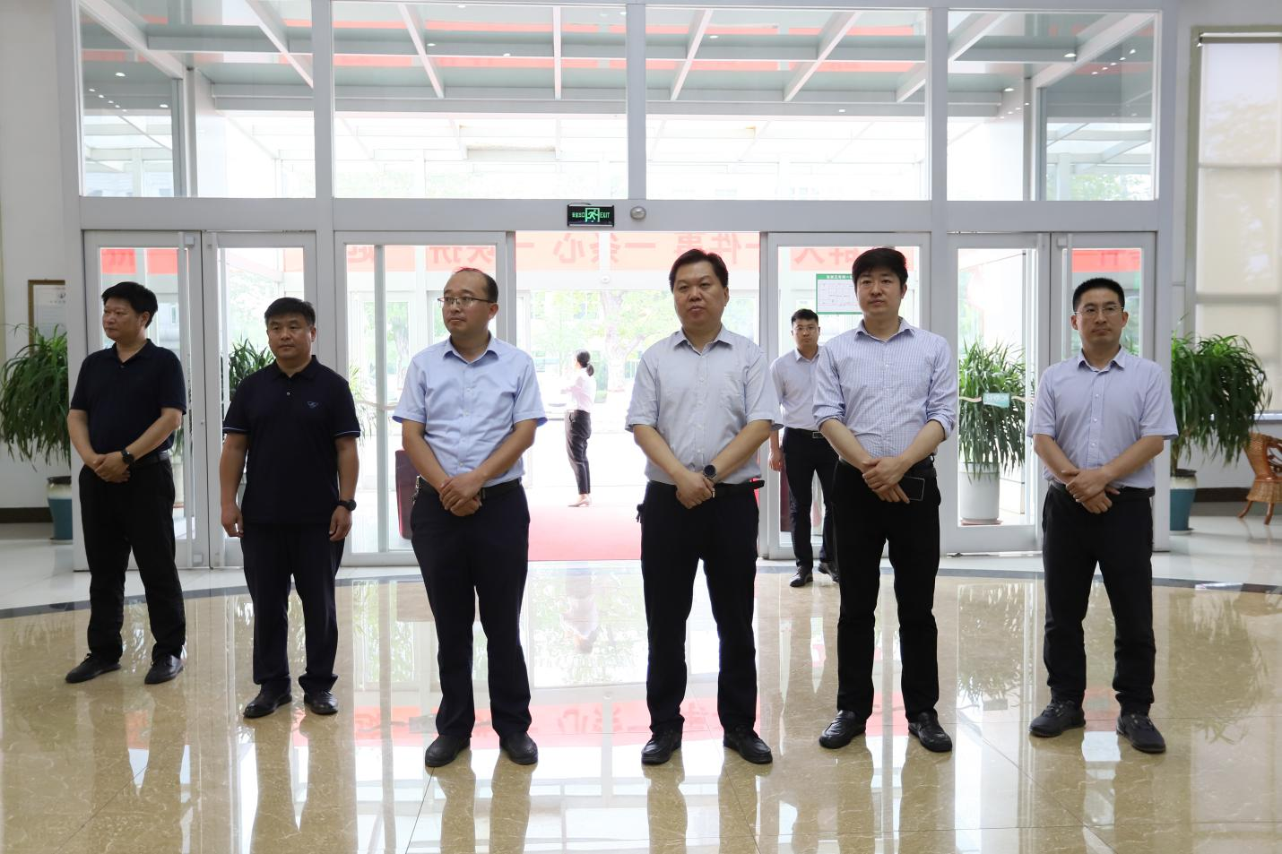 夏津县行政审批服务局党组书记郭立军一行来山东EBET易博网站集团学习考察