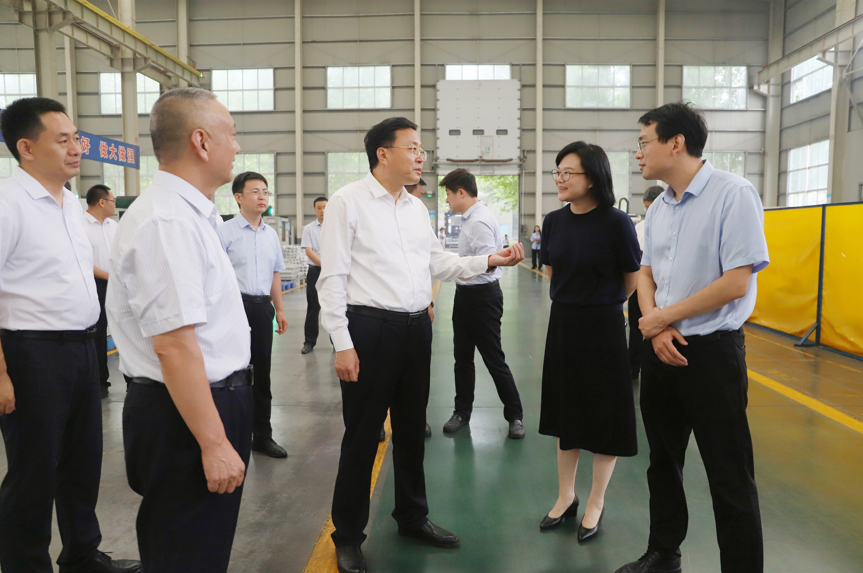 邹平市委副书记、市长张谦来山东EBET易博网站集团调研