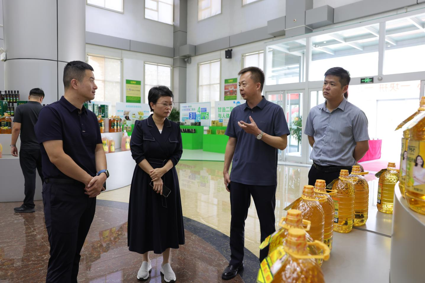 滨州投资促进中心调研组来山东EBET易博网站集团调研