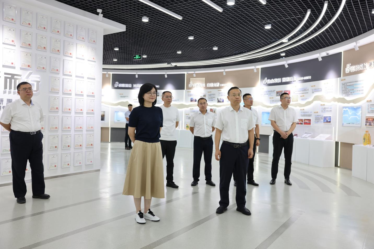 邮储银行滨州分行党委书记、行长梁骞一行来山东EBET易博网站集团走访调研