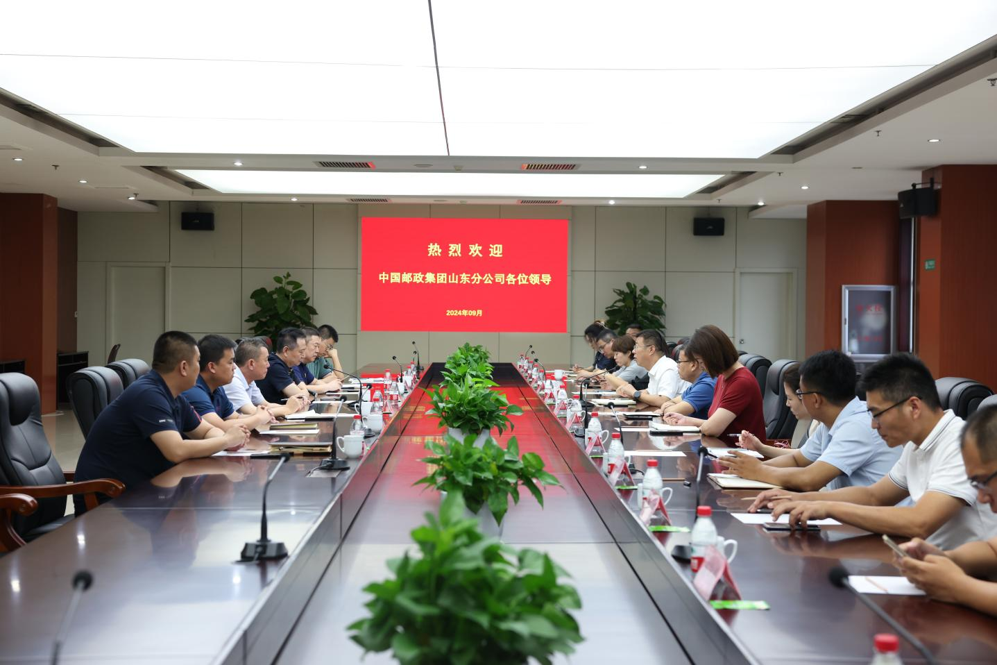 中国邮政集团山东分公司来山东EBET易博网站集团交流座谈