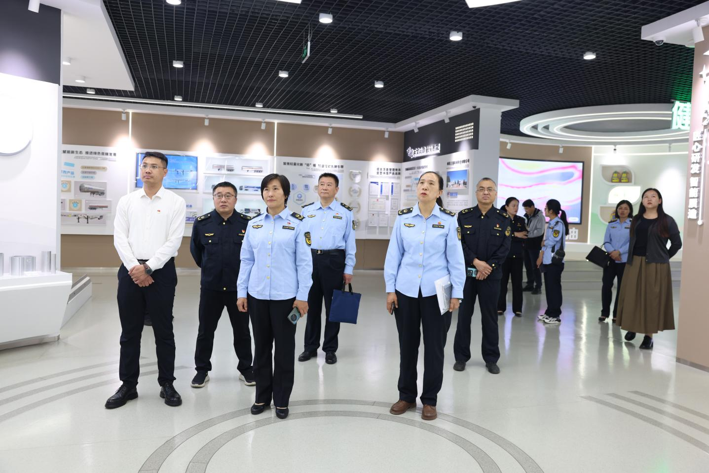 邹平市市场监督管理局第二党支部与韩店市场监管所党支部联合主题党日活动走进山东EBET易博网站集团